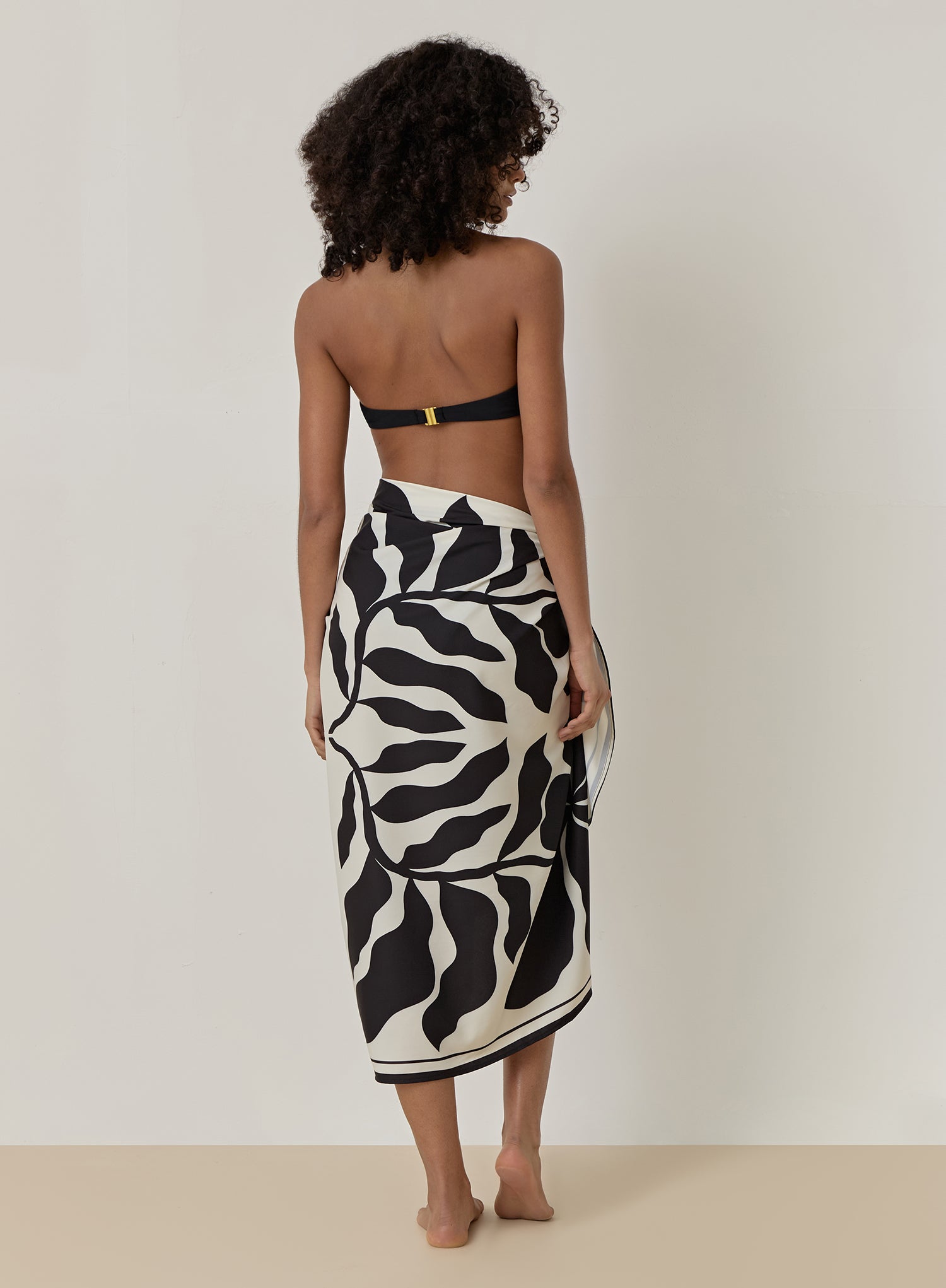 Black And Cream Printed Sarong- Bora