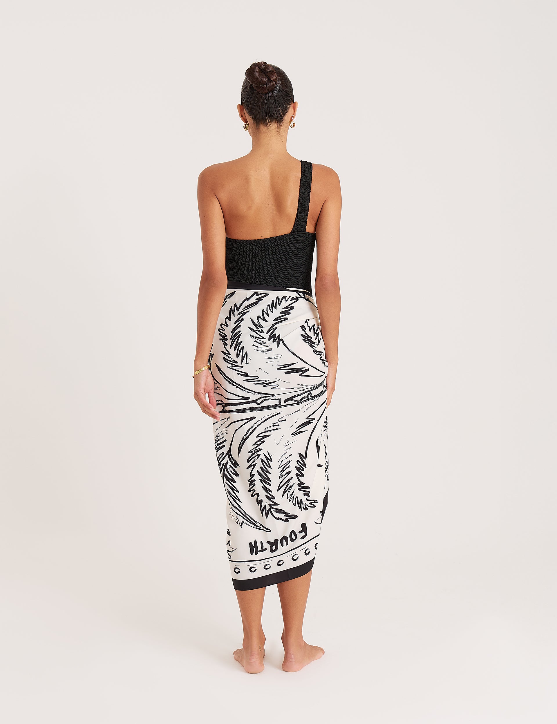Black And White Palm Print Satin Sarong